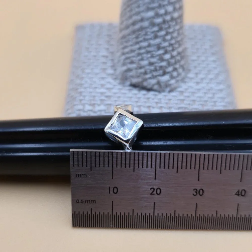 Size 5.5 Sterling Silver Celtic Pattern Cubic Zirconia Gem Ring A4678 - Picture 8 of 9